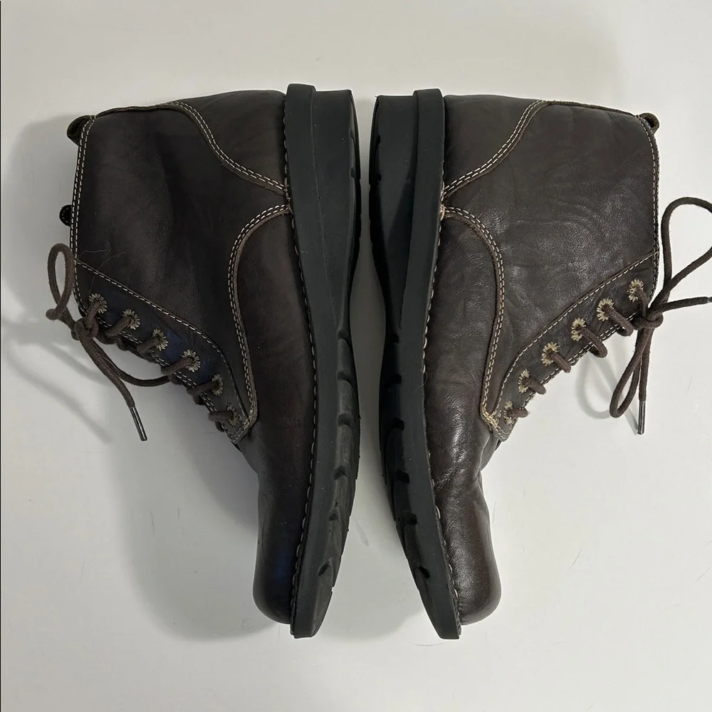 Clark’s Dark Brown Leather Bendables Size 8 **WIDE Lace Up Ankle Boots